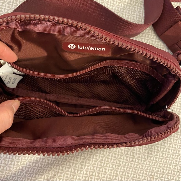 Rare Color> Lululemon Everywhere Belt Bag Dark Red [New] - Picture 5 of 9